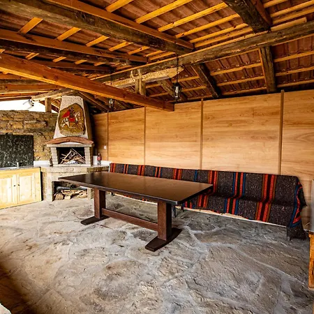 Villa Apriltsi Hills