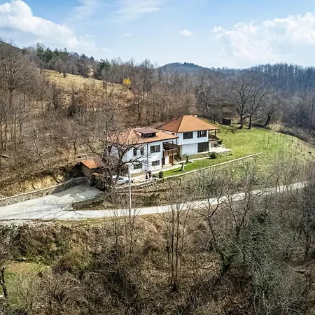 Willa Apriltsi Hills Apriłci